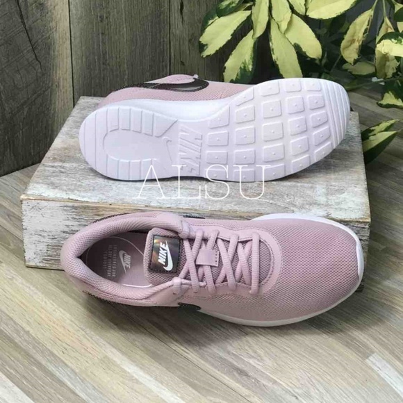 NWT  Nike Tanjun Plum Chalk W AUTHENTIC - Picture 4 of 8